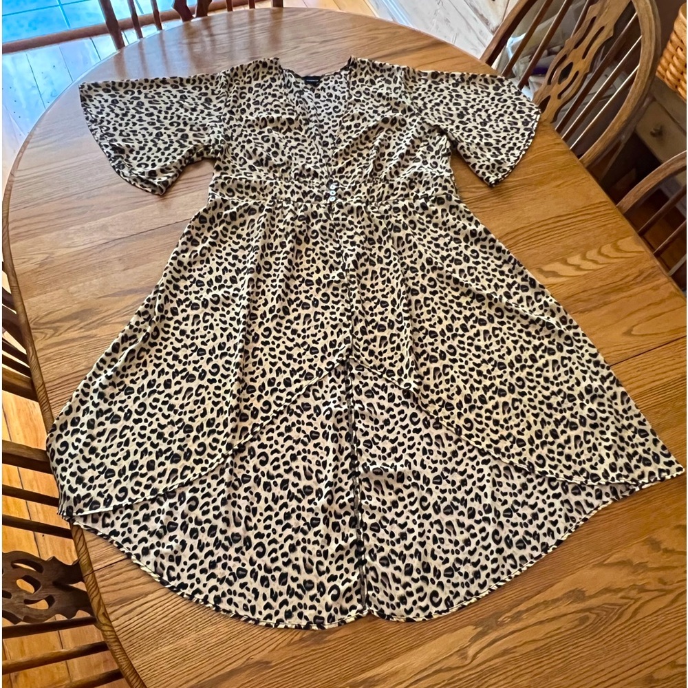 TORRID Leopard Hi–Lo Kimono